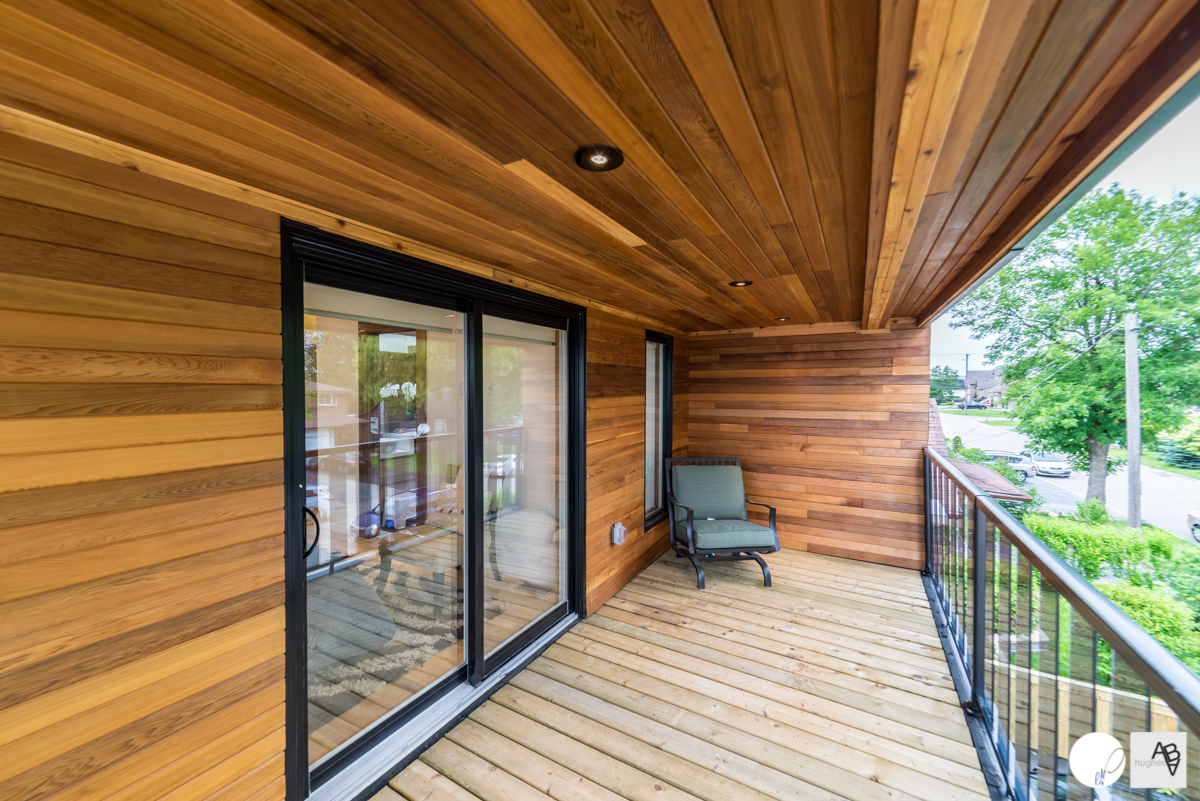 Featured central skylight well.