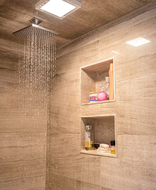 Rainhead shower and deep built-in shower niche.