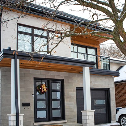 /Modern 3 bedroom home in Etobicoke, Toronto designed by ABA Hughes